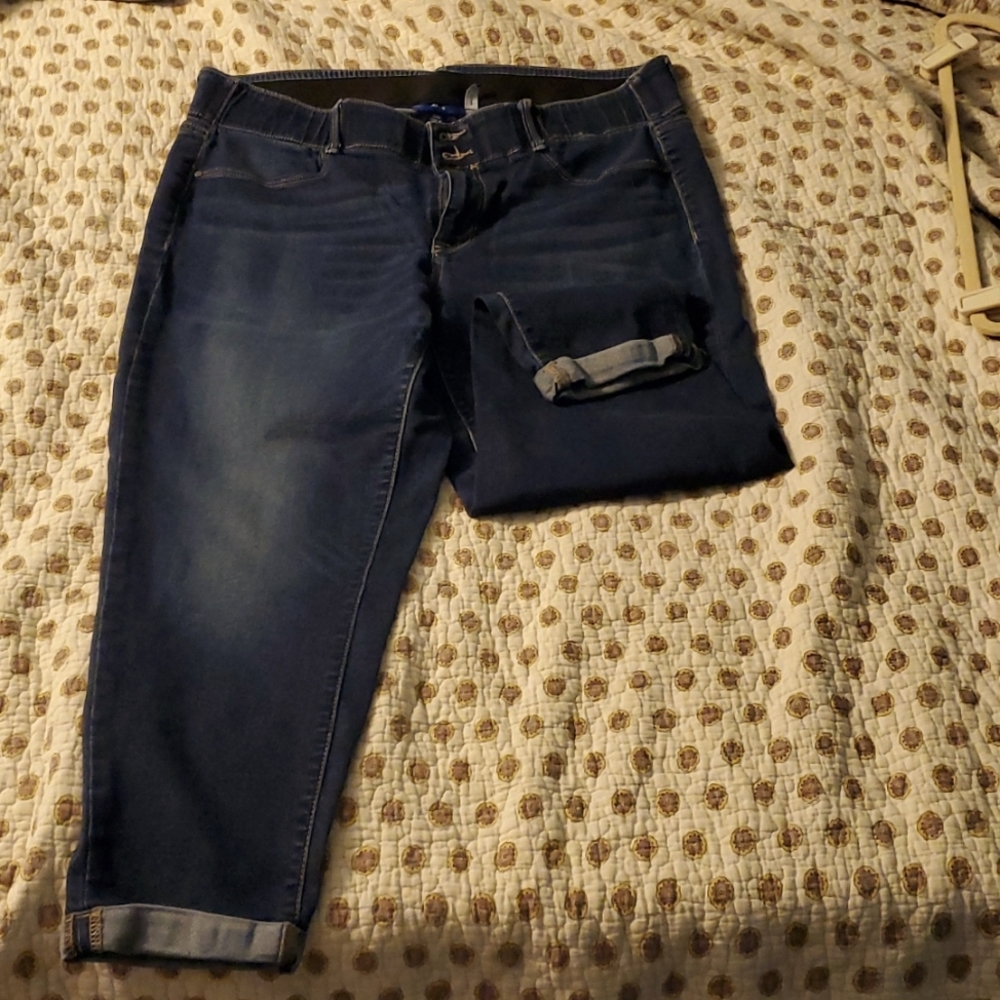 Apt 9 capris